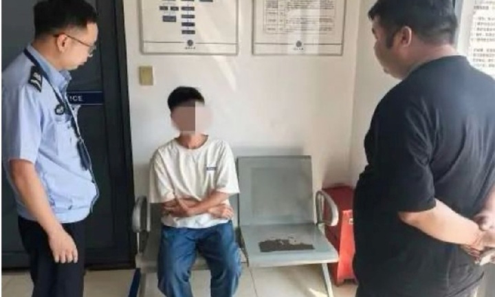 Thất tình, chàng trai vào rừng 