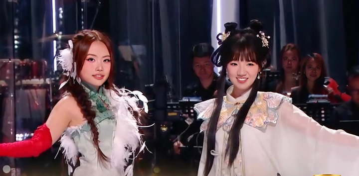 Phương Mỹ Chi - Khả Lâu thăng hoa trên sân khấu Sing! Asia, tiến thẳng vào vòng trong