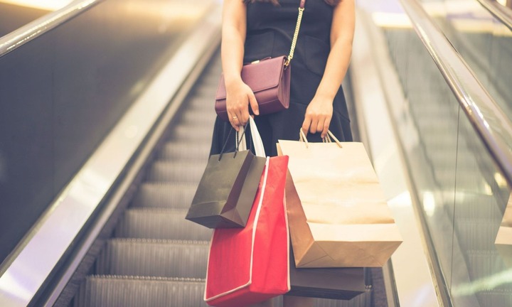 Uất ức vì vợ thất nghiệp nhưng vẫn nghiện mua sắm, chồng làm điều dại dột