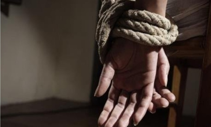 Cụ bà 65 tuổi tự trói, bôi bột ớt để dựng hiện trường 