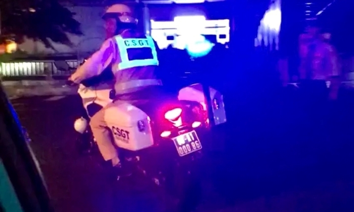 CSGT mở đường, kịp thời đưa bé trai co giật, tím tái do ong đốt đến bệnh viện