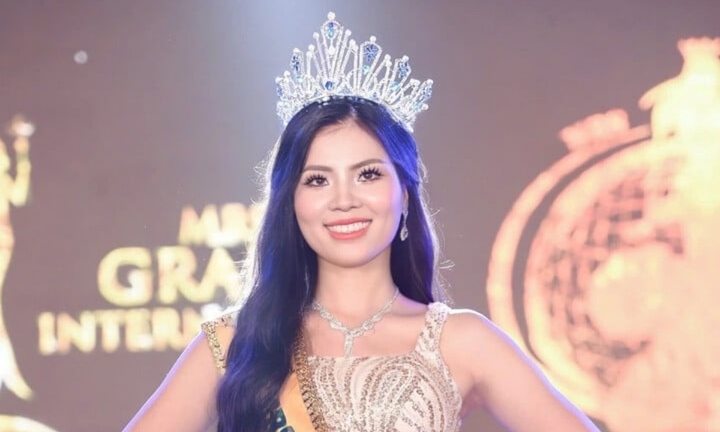 Profile “cực đỉnh” của nữ thạc sĩ đăng quang hoa hậu 2 lần trong chưa đầy một tháng