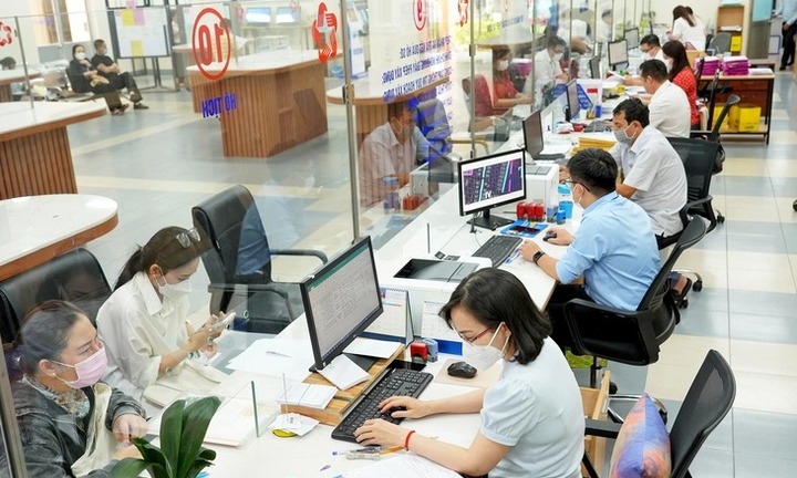 Công chức có thể bị tạm đình chỉ công tác trong các trường hợp nào?