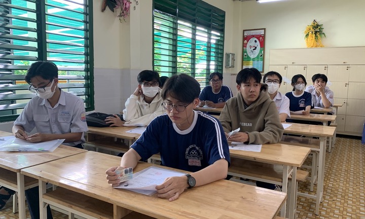 Phổ điểm tiếng Anh tốt nghiệp THPT 2025: Chuyên gia nhận xét 