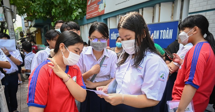 Gần 1.000 bài thi bị điểm liệt tốt nghiệp 2025, môn Toán cao nhất