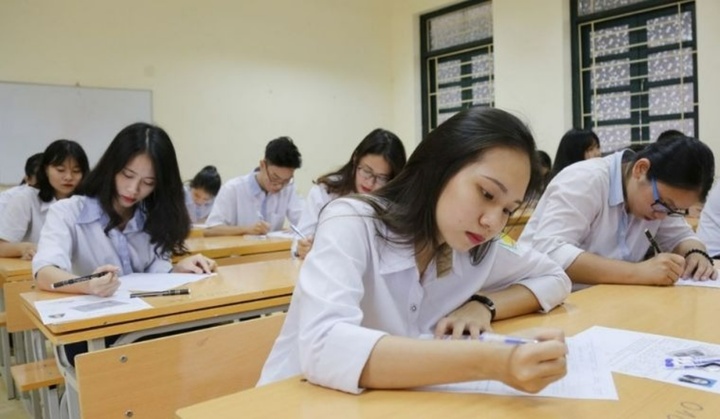 Phổ điểm thi môn Toán tốt nghiệp THPT năm 2025: Hơn 500 thí sinh đạt 