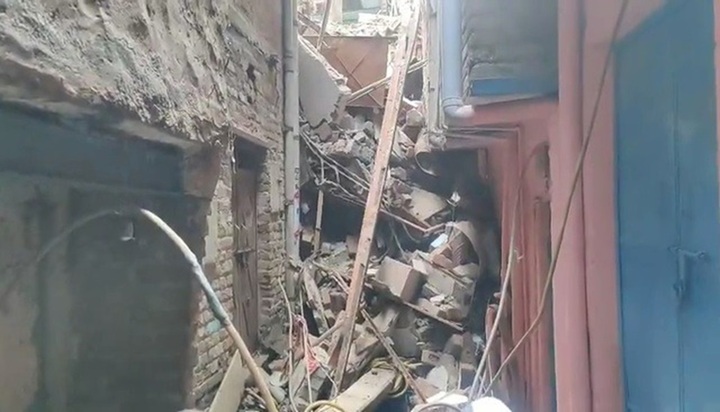 Clip: Hiện trường vụ sập tòa nhà 4 tầng, 6 người tử vong, 8 người bị thương