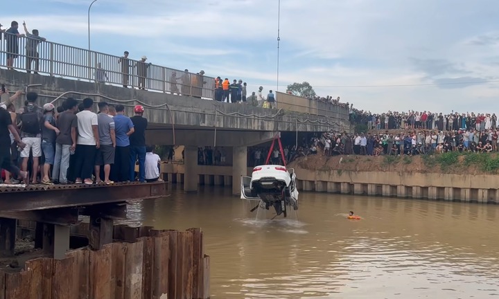 Vụ ô tô rơi xuống sông khiến 3 người chết ở Nghệ An: Tình tiết mới nhất