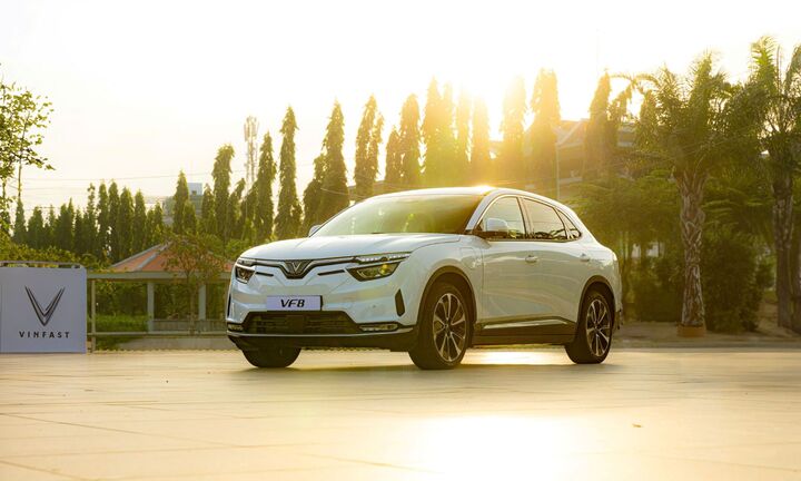 Chủ xe VF 8: Cơ hội tiết kiệm tới 168 triệu đồng, không mua bây giờ thì “tiếc ngẩn ngơ”