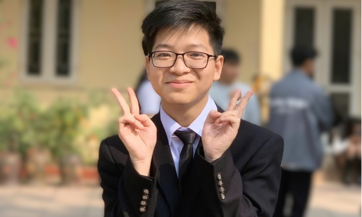 Chân dung thủ khoa khối A năm 2025: Là nam sinh trường làng, giành 3 điểm 10 tuyệt đối