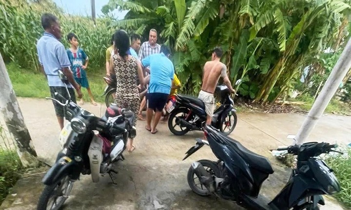 Đá bóng rồi rủ nhau tắm ao, 2 học sinh ở Cà Mau đuối nước thương tâm