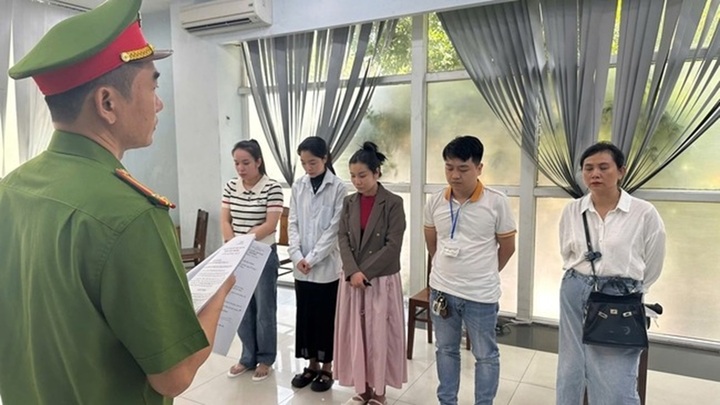 Khởi tố vụ án sử dụng bác sĩ 