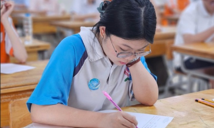 Sau khi biết điểm thi tốt nghiệp THPT 2025, thí sinh cần phải làm gì?