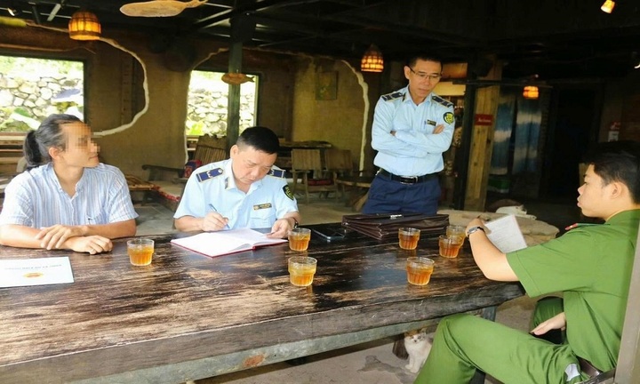Xử phạt 2 triệu đồng quán ăn bị tố bán 1 lít rượu mận giá 700.000 đồng ở Sa Pa