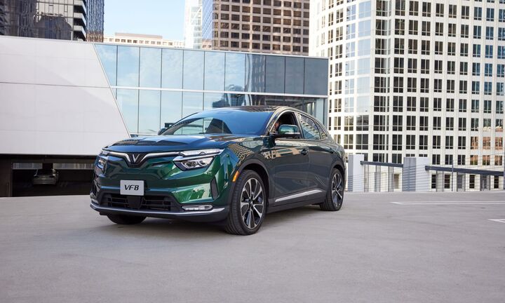 Khách hàng lời lớn khi mua ô tô trực tuyến trên website VinFast