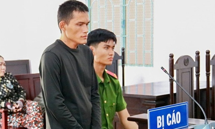 Đâm chủ bán rau củ sau khi bị hỏi “gì vậy bạn”, người đàn ông lãnh hơn 13 năm tù