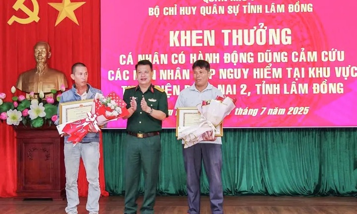 Lâm Đồng: Khen thưởng 2 người cứu 3 nạn nhân mắc kẹt giữa dòng lũ chảy xiết