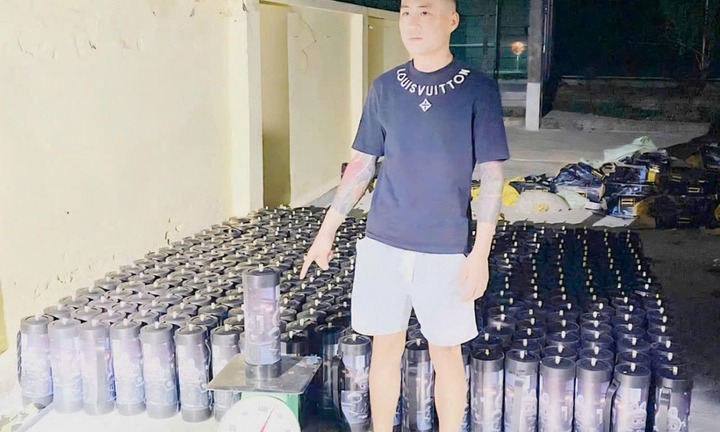 Tin pháp luật nổi bật 24h qua: Bắt thanh niên vận chuyển 384 bình khí cười ở biên giới