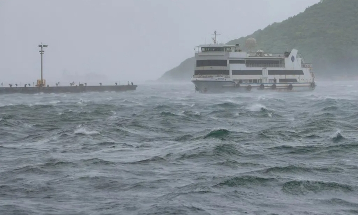 Bão Wipha tiến gần, Hong Kong (Trung Quốc) phát cảnh báo mức cao nhất