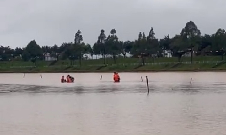 Tin thời sự hôm nay (21/7): Cảnh sát cứu hai anh em gặp nạn trên sông Đăk Bla