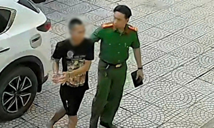 Đối tượng đâm người vì mâu thuẫn trong việc xưng hô ra đầu thú