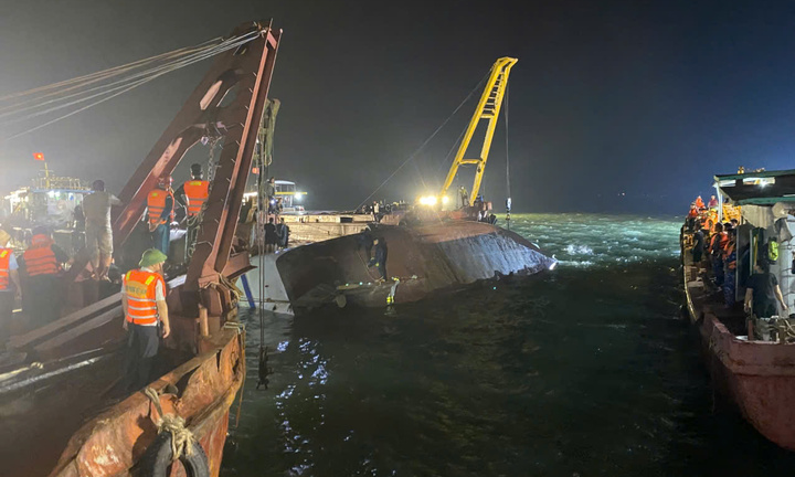 Công an Quảng Ninh điều tra nguyên nhân vụ lật tàu du lịch trên Vịnh Hạ Long