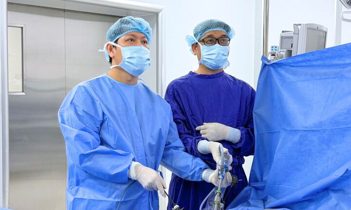 Phẫu thuật nội soi thành công cho cụ bà 86 tuổi: Bước tiến mới trong điều trị ung thư tại miền Trung