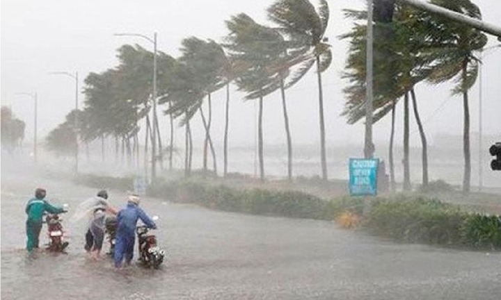 Diễn biến mới nhất cơn bão số 3: Giật cấp 11, cách Quảng Ninh-Hải Phòng khoảng 200 km, miền Bắc mưa rất to