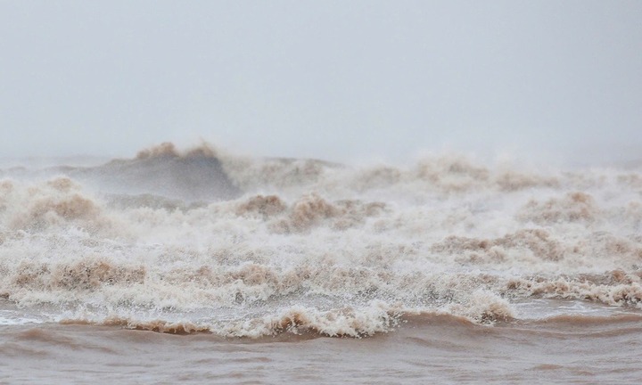 Bão số 3 áp sát biển Hưng Yên, Ninh Bình, cảnh báo người dân