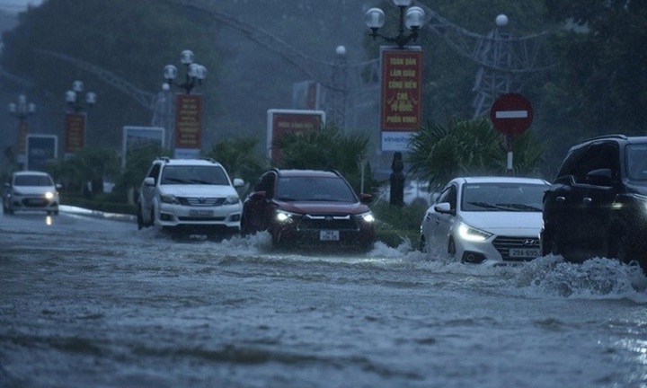 Bão số 3 giật cấp 11, đổ bộ Hưng Yên- Ninh Bình, mưa 