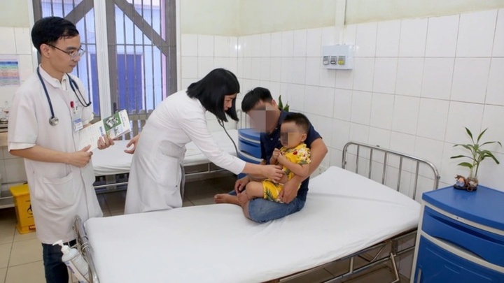 Cứu sống thần kỳ bé trai 2 tuổi bị đuối nước, ngưng tim do rơi vào hồ cá Koi ở Huế