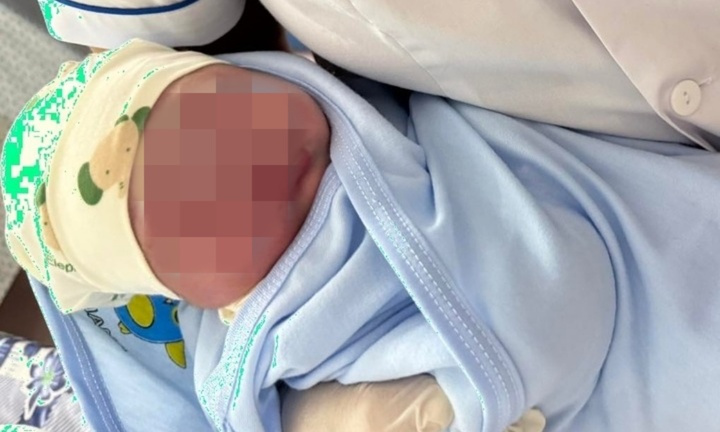 Cấp cứu kịp thời sản phụ đẻ rơi con ngay cổng bệnh viện