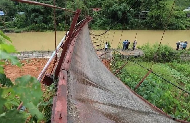 Vụ lật cầu treo ở Điện Biên, 4 người bị thương: Hé lộ nguyên nhân ban đầu