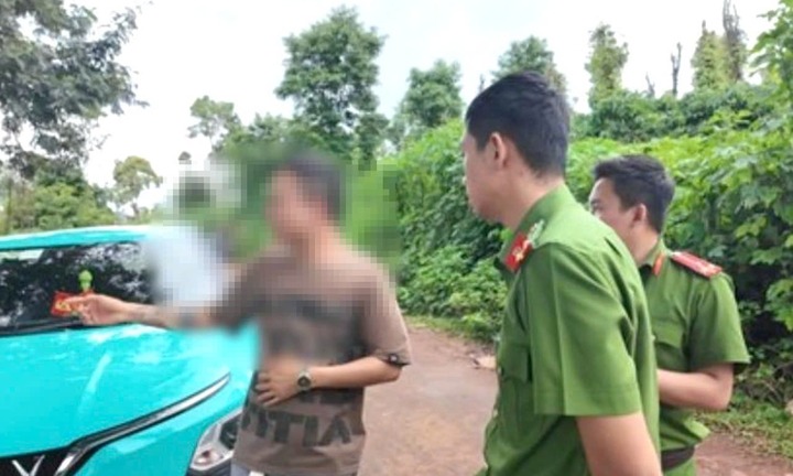 Bán nhẫn vợ tặng để trả nợ, nam tài xế taxi bịa bị khách khống chế, cướp tài sản