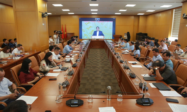 Thủ tướng  Phạm Minh Chính: Phải bằng mọi cách tiếp cận những nơi bị chia cắt do bão lũ, thiên tai