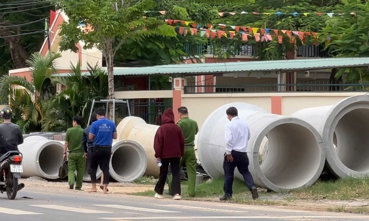 Xót xa vợ phát hiện chồng tử vong dưới hố công trình ở TPHCM