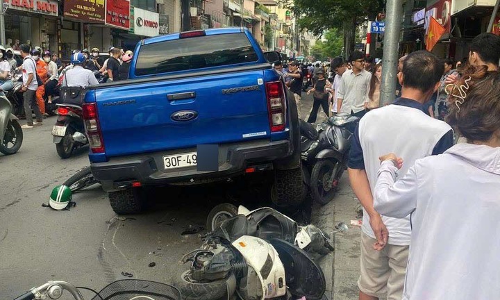 Vụ ô tô tông 9 xe máy ở Hà Nội: Gây tai nạn ngay khi nhận chìa khóa từ chủ cũ