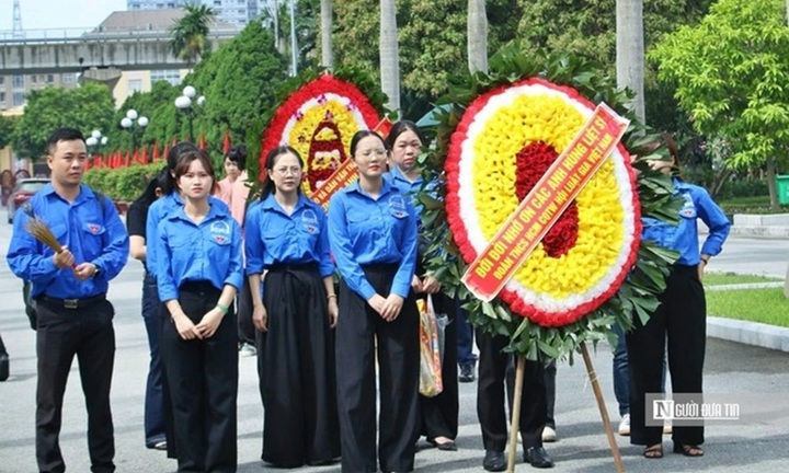 Đoàn Thanh niên Hội Luật gia Việt Nam dâng hương tưởng nhớ các anh hùng liệt sĩ nhân dịp 27/7