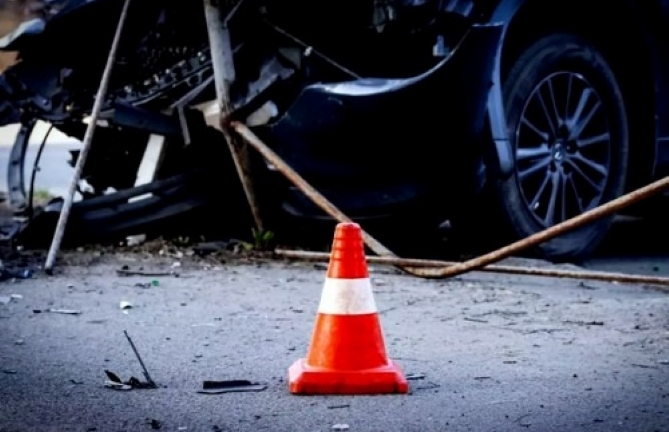 Ô tô mất lái do nổ lốp, lao vào nhóm người đi bộ, 3 thành viên trong một gia đình tử vong ở Ấn Độ