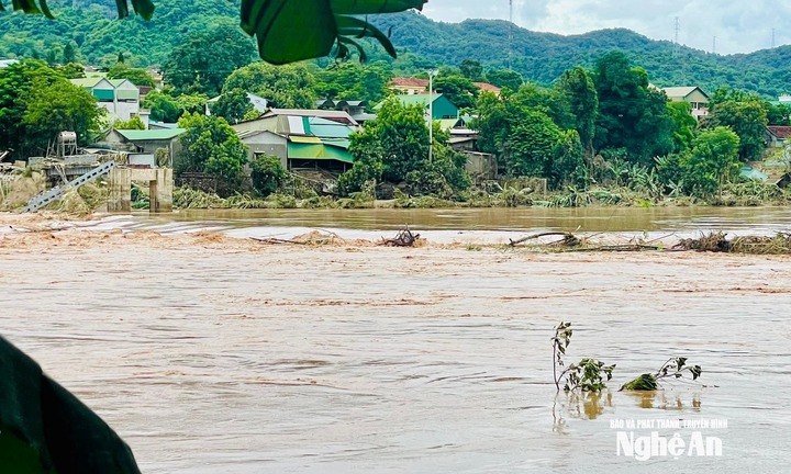 Nghệ An: Cả 3 cầu treo tại một xã bị lũ cuốn trôi chỉ trong một đêm