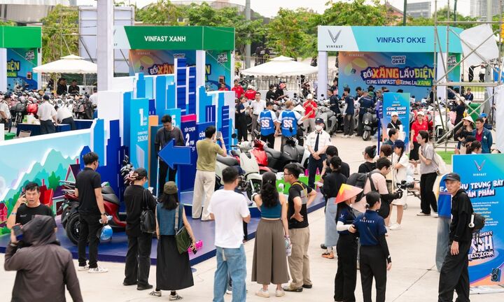 Cận cảnh “siêu phẩm” VinFast Evo Grand lần đầu xuất hiện tại “VinFast Xanh Fest Icon”