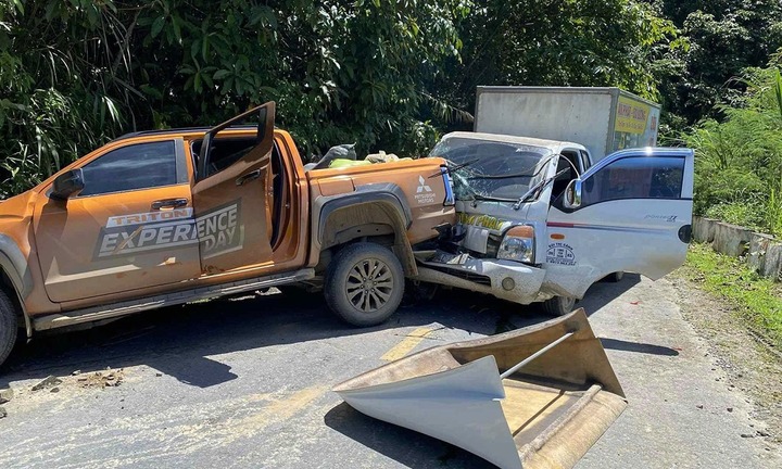 Clip: Hiện trường vụ ba ôtô gặp tai nạn liên hoàn khi đi cứu trợ ở Nghệ An