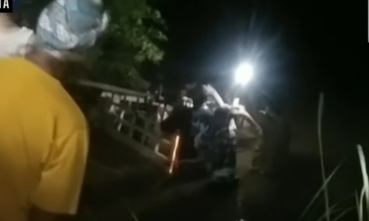 Clip: Xe tải bất ngờ lao xuống kênh, 6 người tử vong, 5 người mất tích