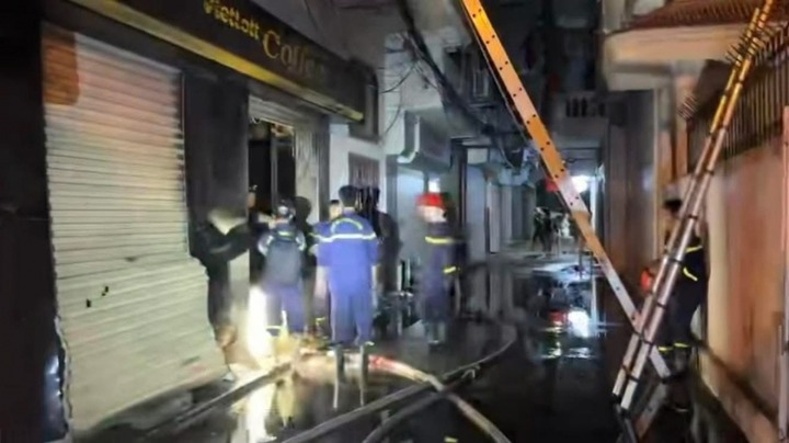 Vụ cháy trong đêm ở Hải Phòng: Giải cứu 5 người, đang thống kê thiệt hại tài sản