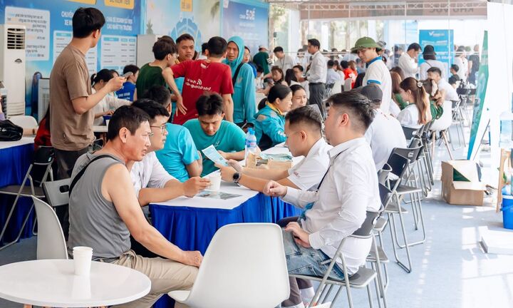 “Ngày hội xanh” đổ bộ Hà Nội: Đổi xe xăng lấy xe điện nhận ưu đãi khủng, tài xế dịch vụ hưởng lợi chưa từng có