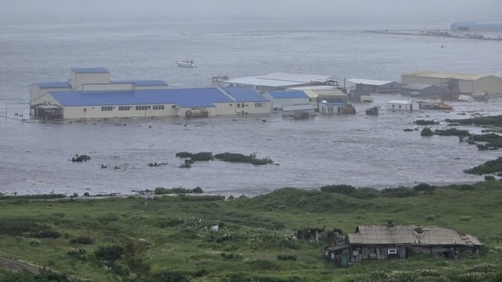 Clip: Sóng thần tấn công quần đảo Kuril của Nga sau trận động đất mạnh 7,9 độ richter