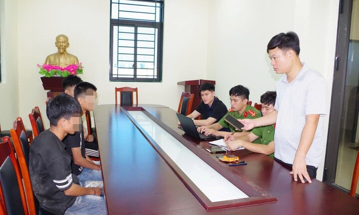 Bắt nhóm thiếu niên gây ra 5 vụ cướp giật điện thoại ở Ninh Bình