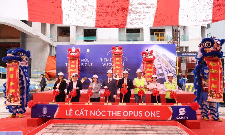 Vinhomes và SAMTY tổ chức lễ cất nóc 4 tòa tháp The Opus One, dự kiến bàn giao từ quý I/2026