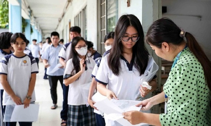 Kỳ thi tốt nghiệp 2025: Bước ngoặt giáo dục và những nỗi lo từ đề thi khó