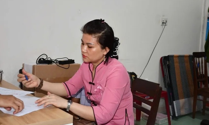 Bắt bảo mẫu ném bé trai 14 tháng tuổi xuống nền gạch ở Quảng Ngãi